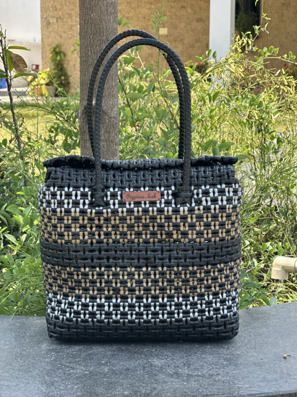 BLACK MITTAI