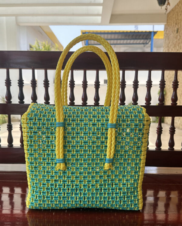 YELLOWISH GREENY