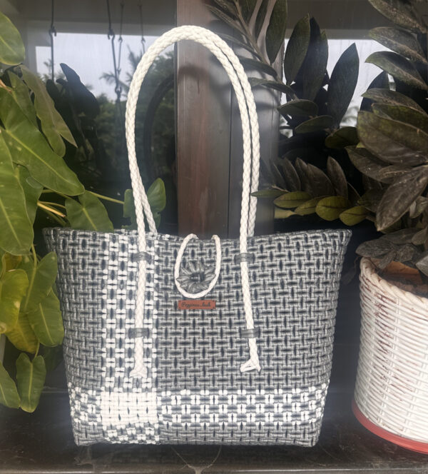 SILVERY HANG